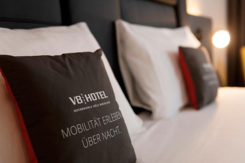 V8 Hotel Köln at MOTORWORLD Exteriör bild